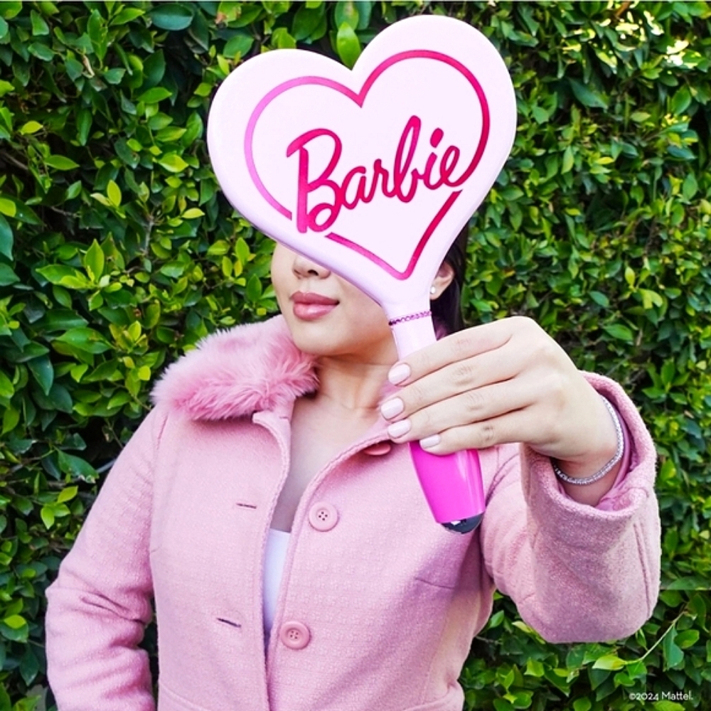 Barbie LED Handheld Mirror - Picture 4 of 16
